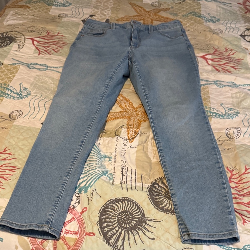 Universal Thread Light Blue Ankle Jeans